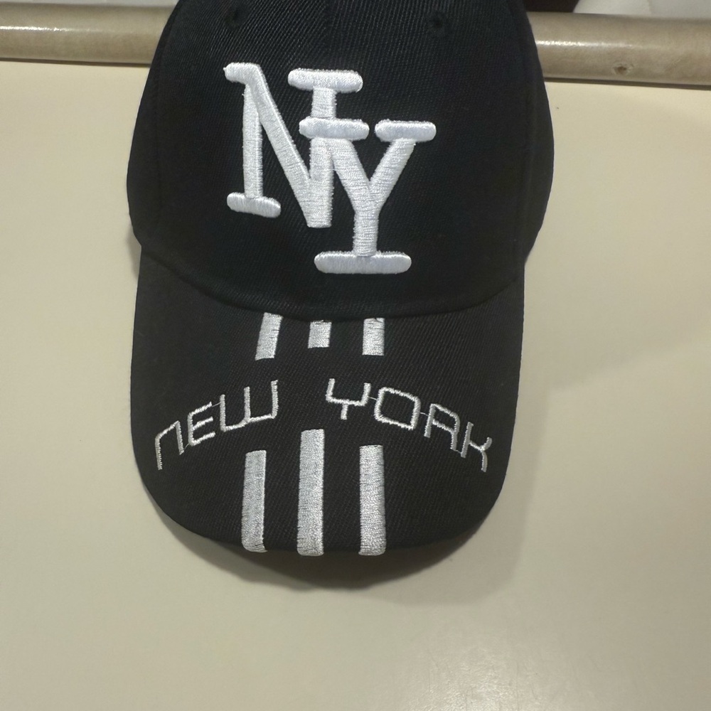 Black and White NY Cap